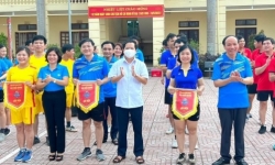 CĐ Cơ quan Huyện ủy Hương Sơn khai mạc giải bóng chuyền nam nữ phối hợp 